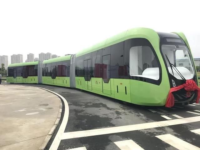 湖南現(xiàn)全球首輛智能列車，虛擬軌道無人駕駛，美國花500億拜師
