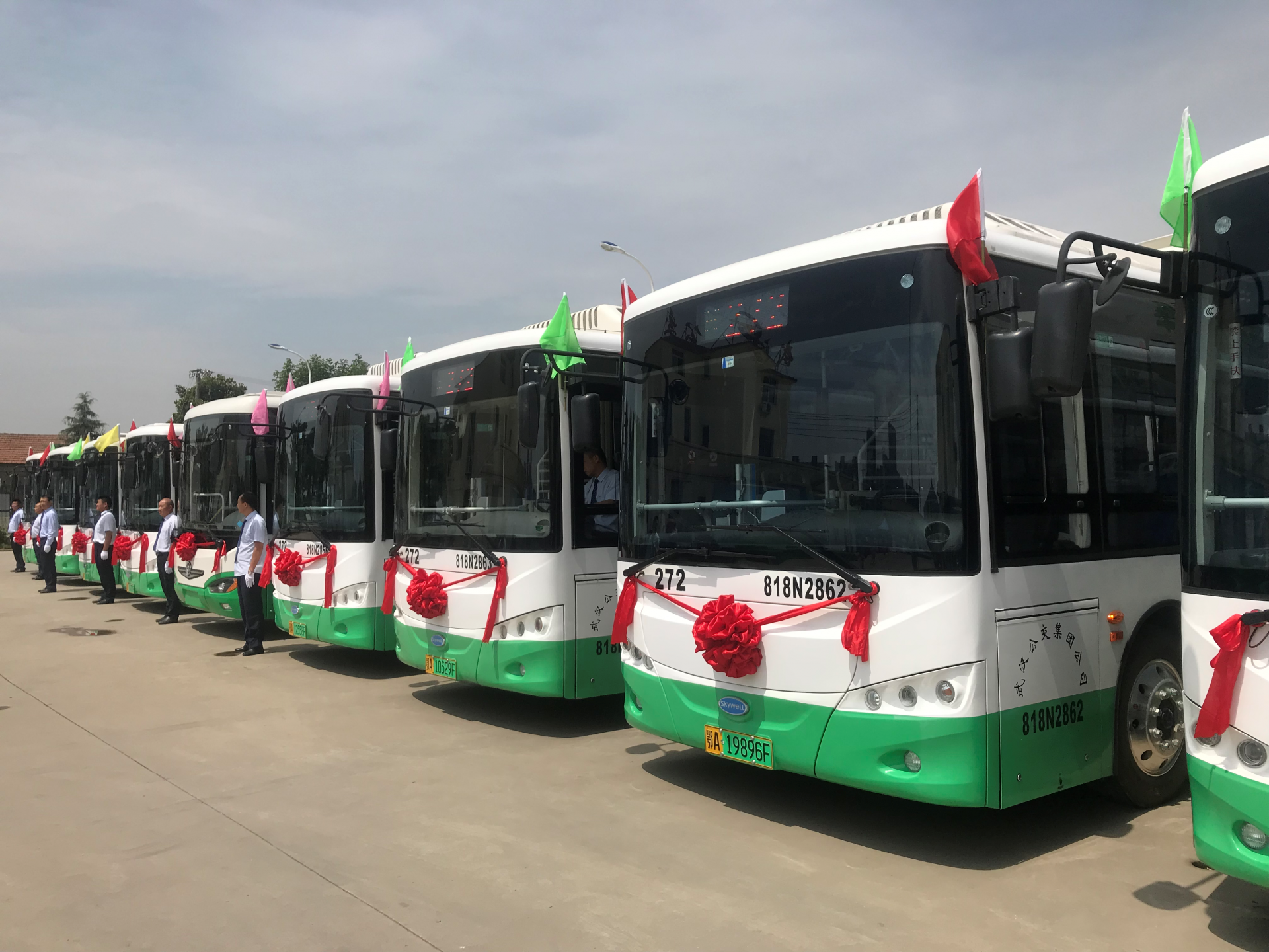 武漢市最大規(guī)模氫能源公交車正式上線示范運(yùn)營(yíng)